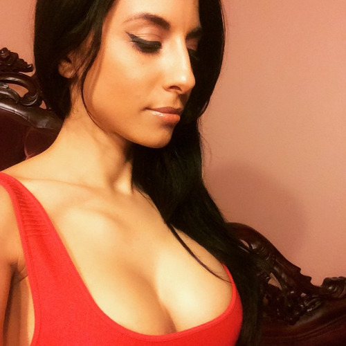 baise à plusieurs dans le 80 avec femme nue