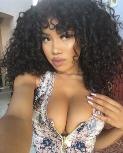 belle coquine se dévoile dans le 16 pour sexe