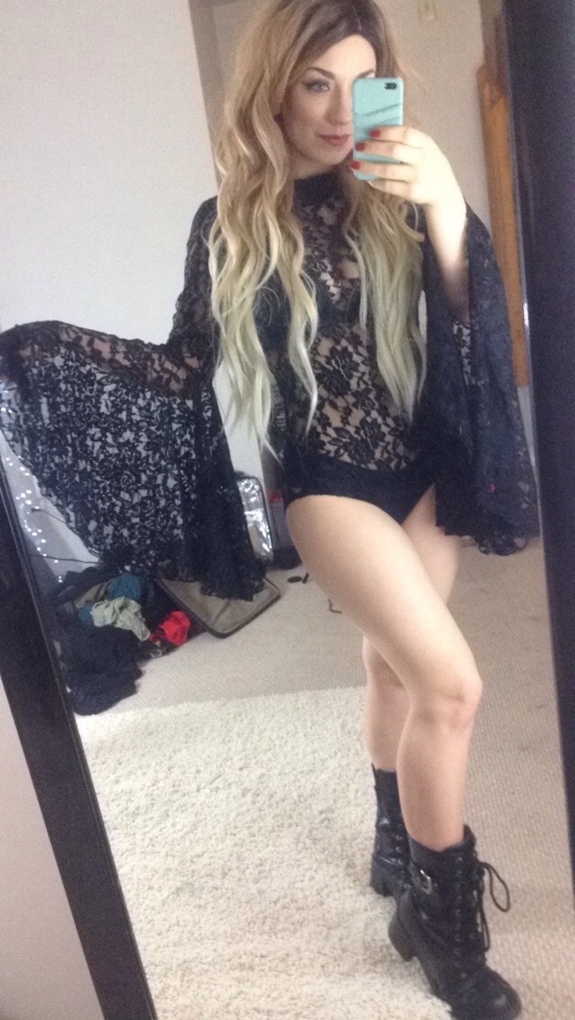 chaude femme nue se dévoile dans le 71