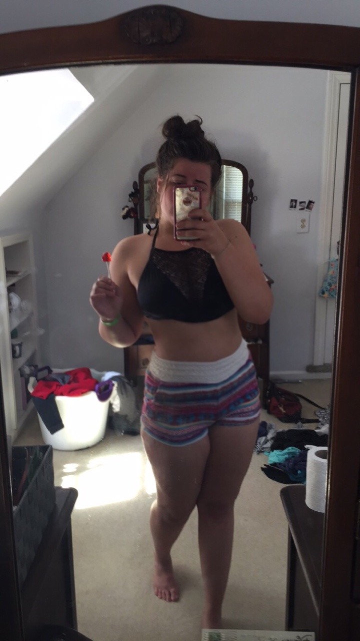 chaude femme nue se dévoile dans le 81