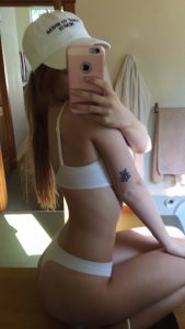 chaude femme nue se dévoile dans le 86