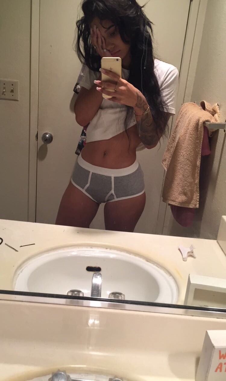 femme dans le 18 nue et coquine