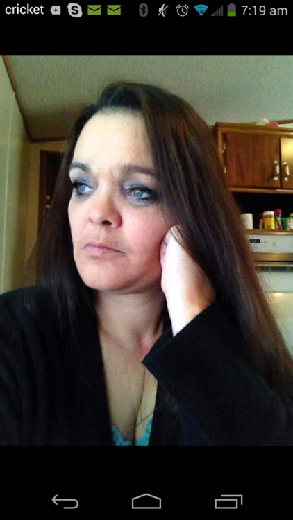 mature et affamée de bite sur le 95 en photo