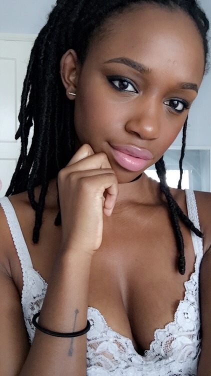 meuf ultra sexy et nue dans le 78