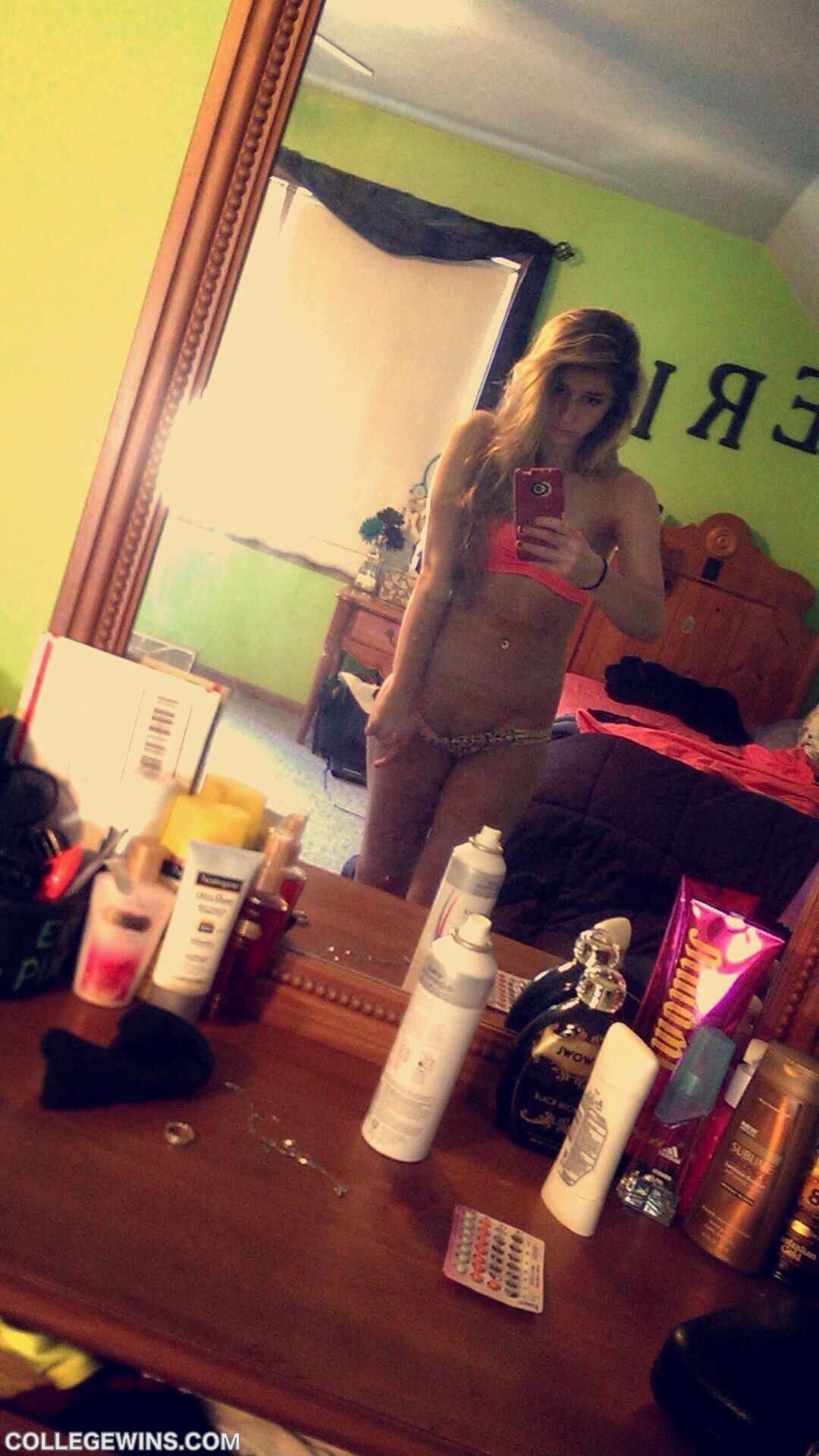 photo sexe de femme toute nue chatte chaude dans le 52