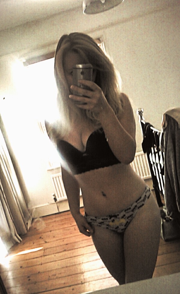 selfie coquin dans le 28 avec femme nue